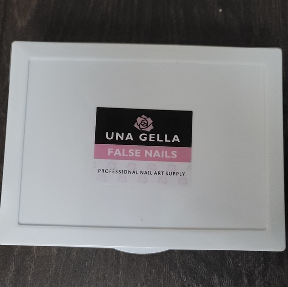 FREE!* Almond Shape Press-On Gel Nails - Picture 3 of 6